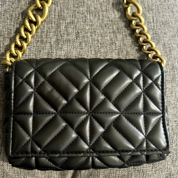 Zara medium size black women shoulder bag with gold chain - Picture 2 of 5
